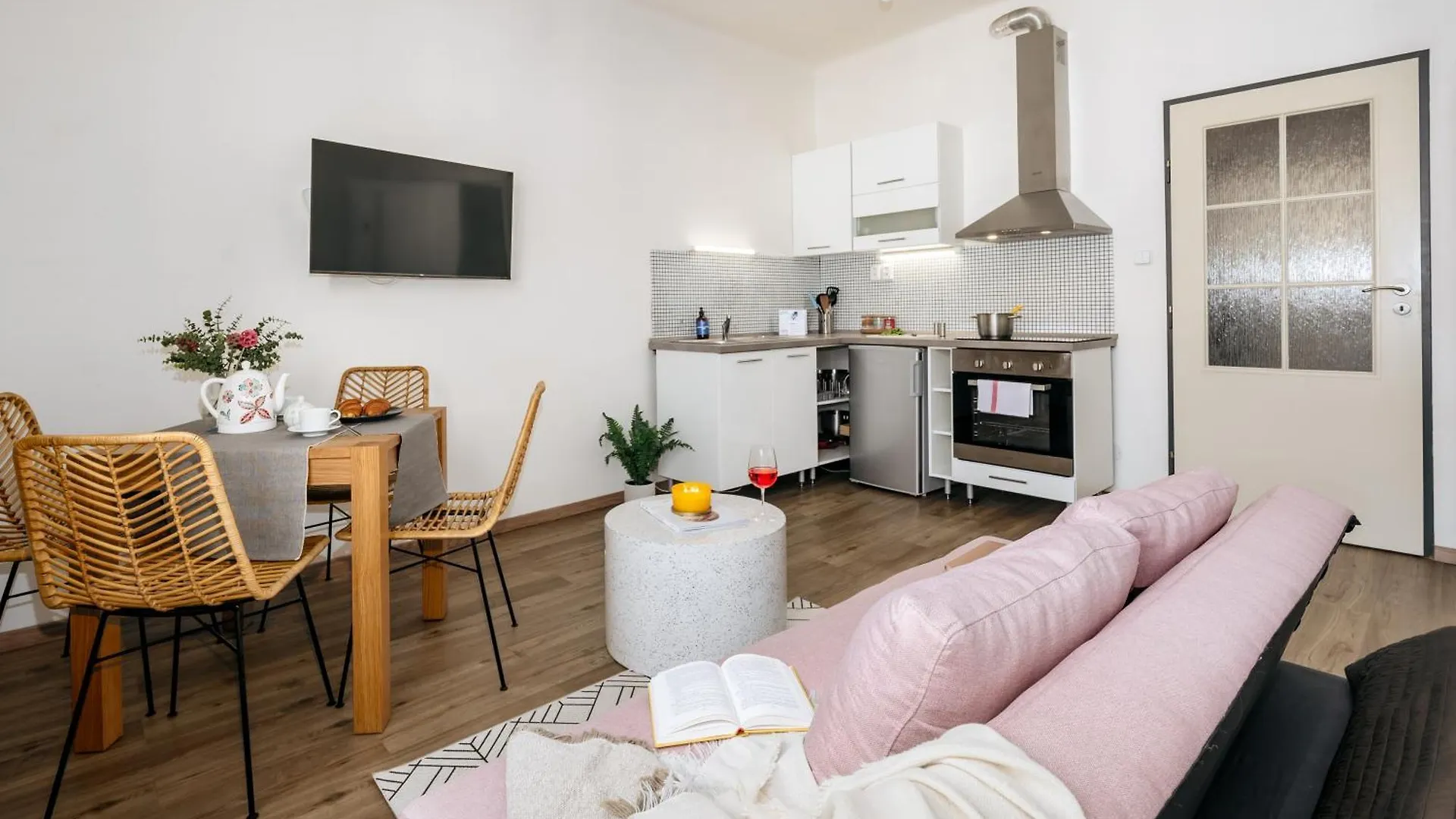 Prague Days - Open-Plan Studio - Close To Vysehrad Castle