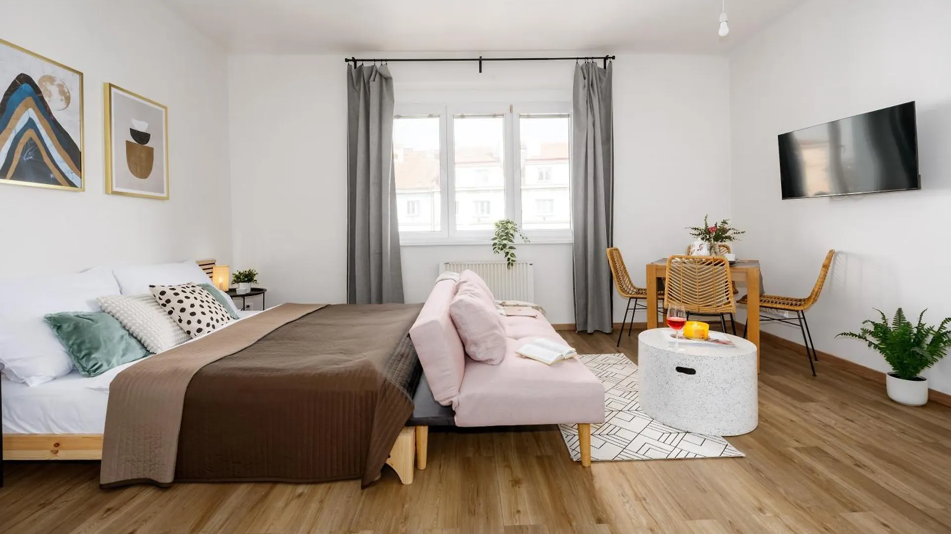 Prague Days - Open-Plan Studio - Close To Vysehrad Castle Apartment